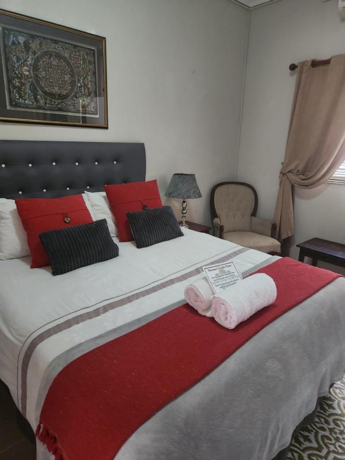 Garden Corner Guesthouse Beaufort West Exterior photo
