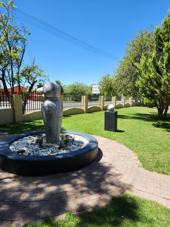 Garden Corner Guesthouse Beaufort West Exterior photo